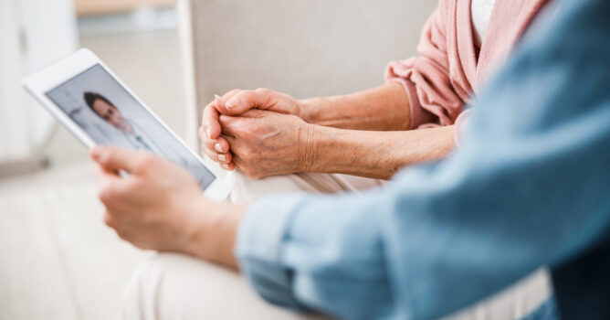 Ist die Zukunft der Pflege smart und digital?